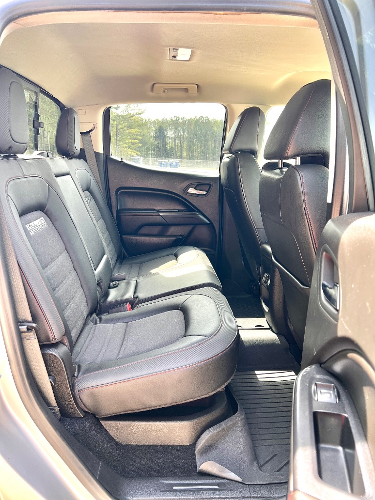 2016 GMC Canyon SLE photo
