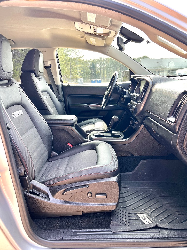 2016 GMC Canyon SLE photo