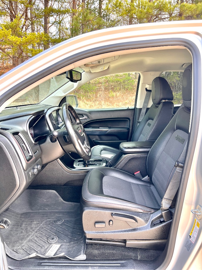 2016 GMC Canyon SLE photo