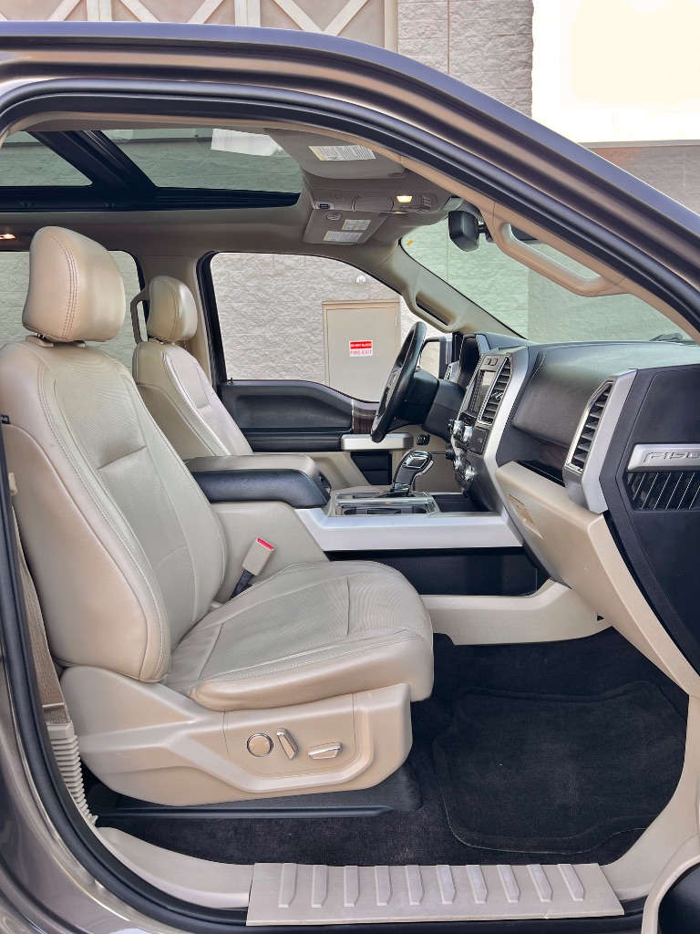 2016 Ford F150 Lariat photo