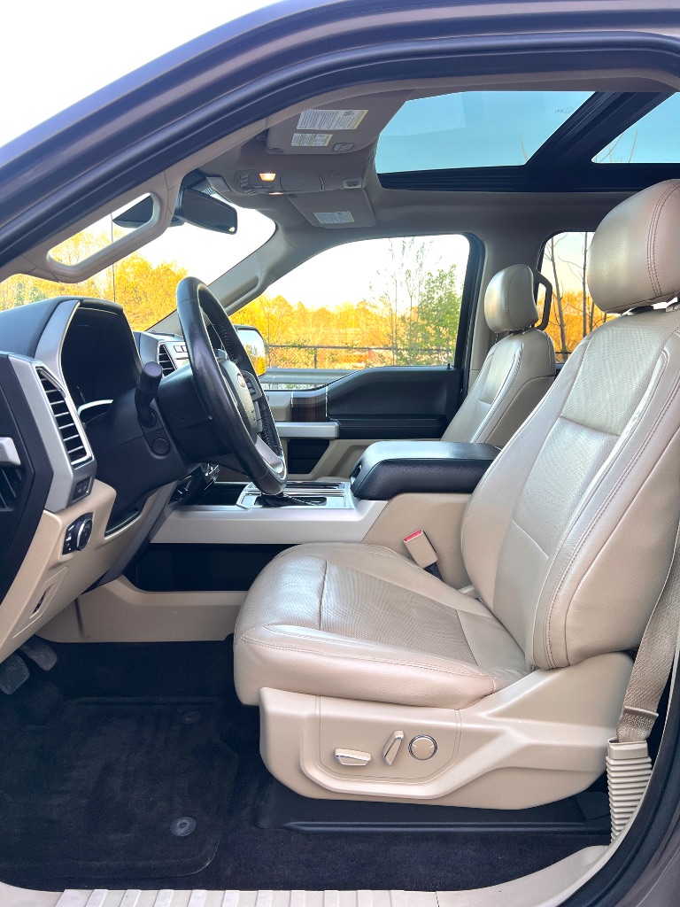 2016 Ford F150 Lariat photo