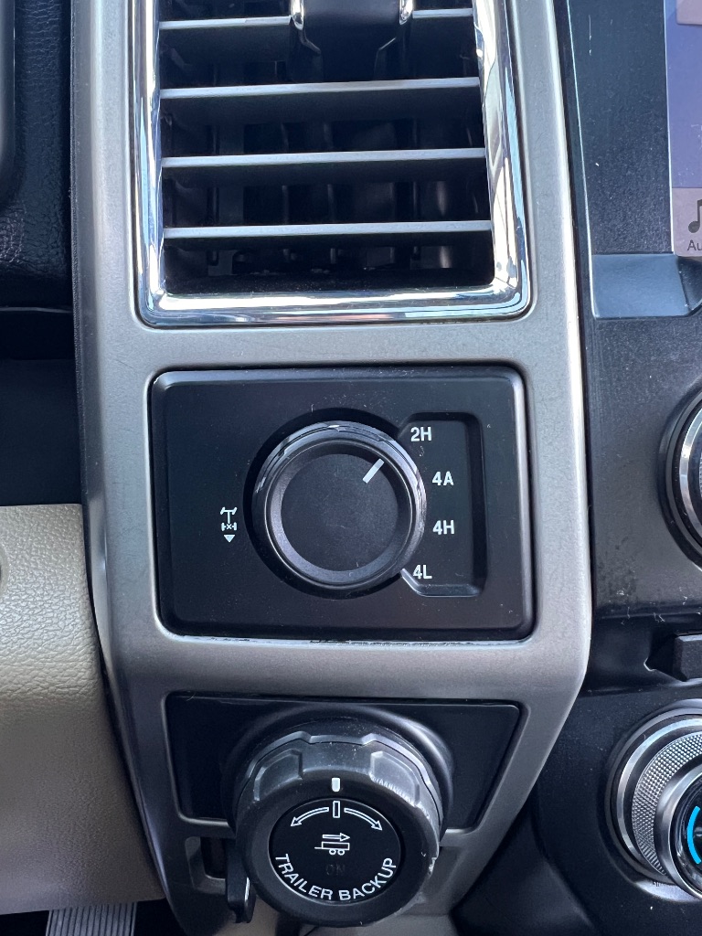2016 Ford F150 Lariat photo