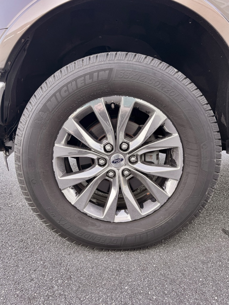 2016 Ford F150 Lariat photo