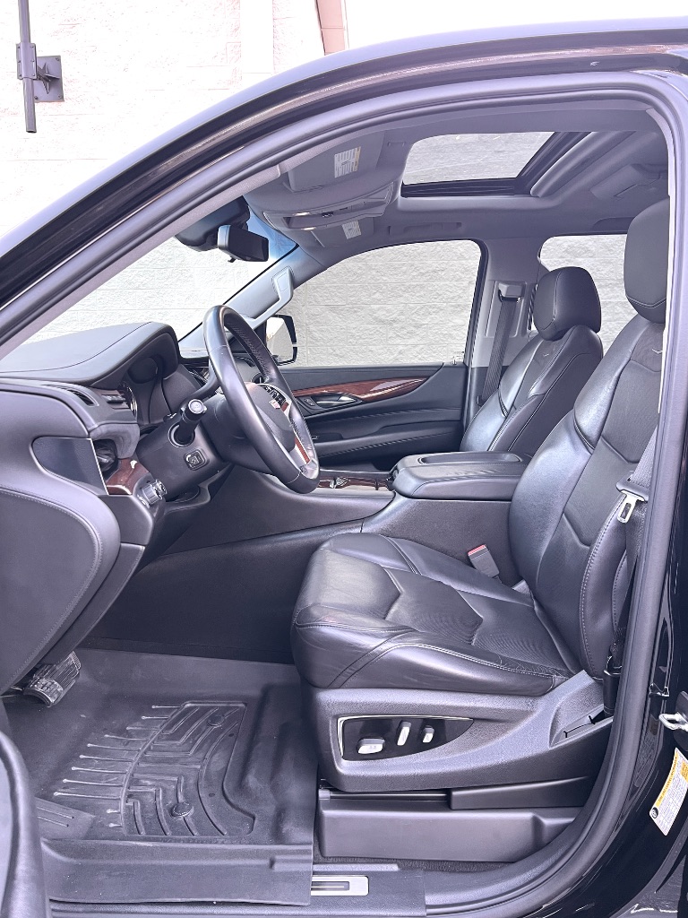 2018 Cadillac Escalade ESV Luxury photo