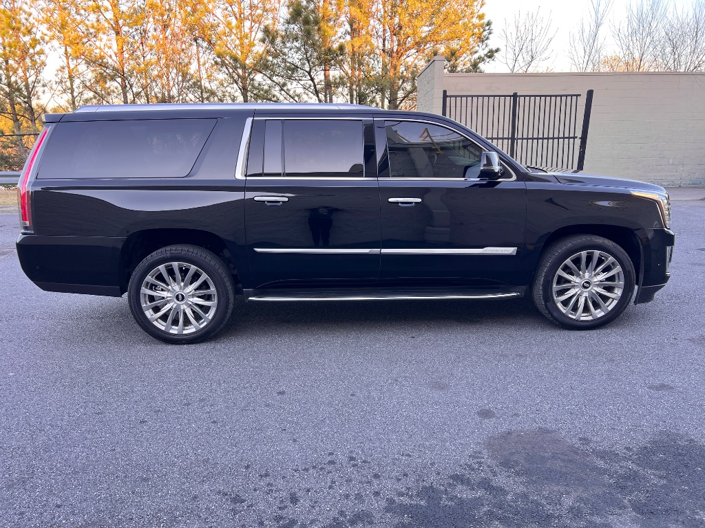2018 Cadillac Escalade ESV Luxury photo