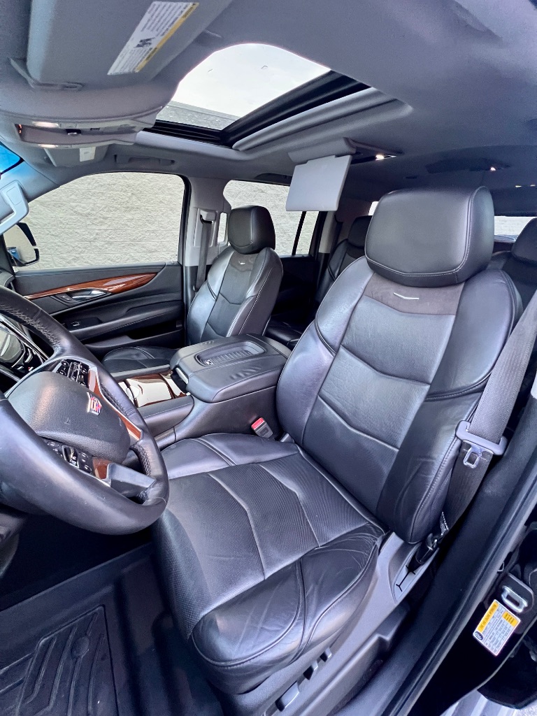 2018 Cadillac Escalade ESV Luxury photo
