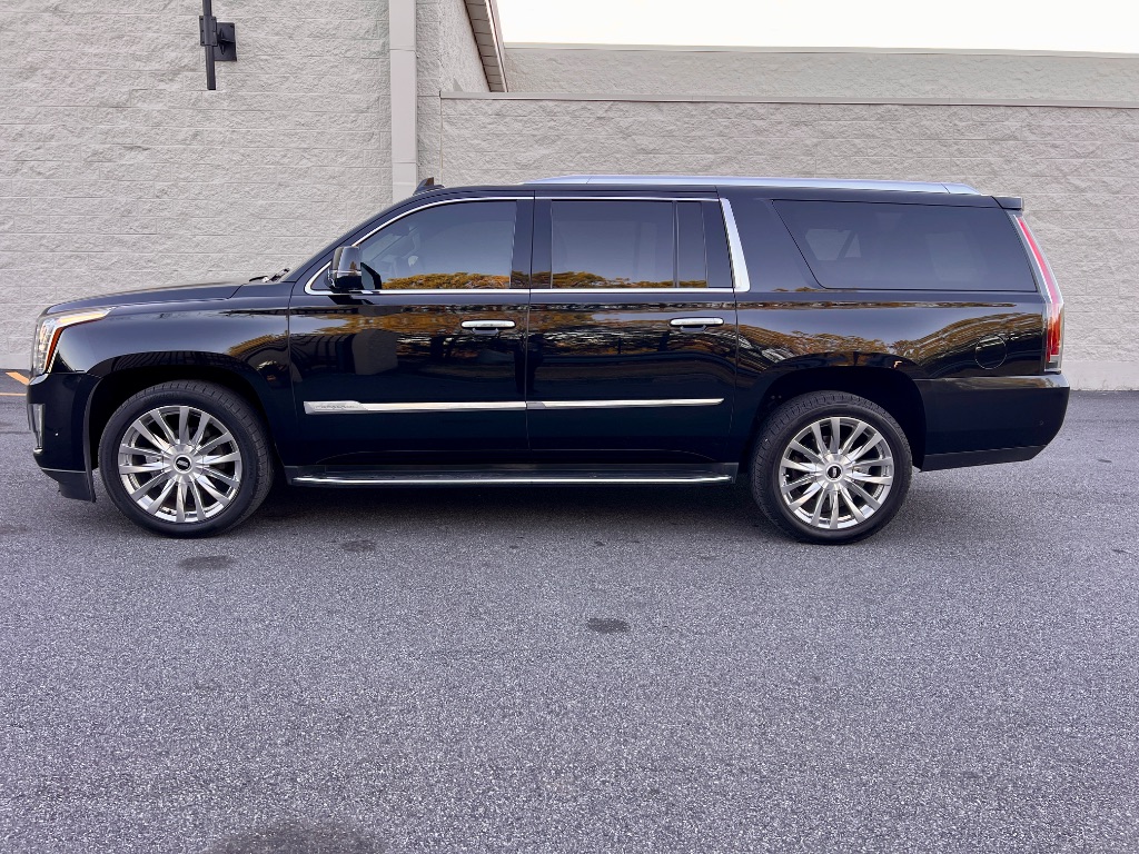 2018 Cadillac Escalade ESV Luxury photo