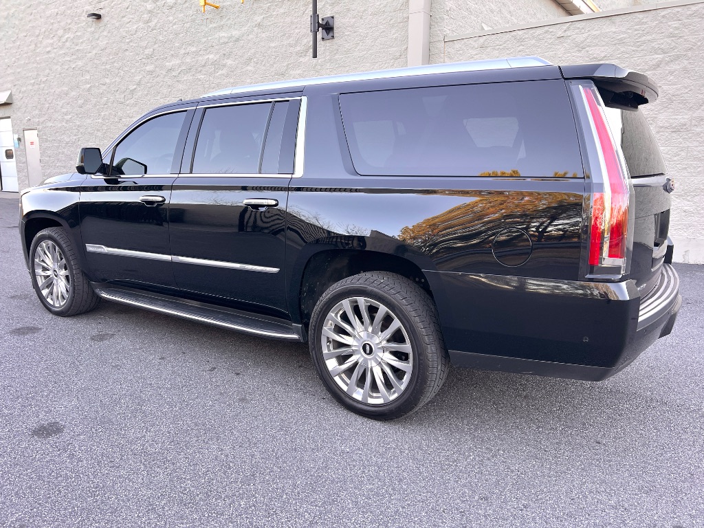 2018 Cadillac Escalade ESV Luxury photo