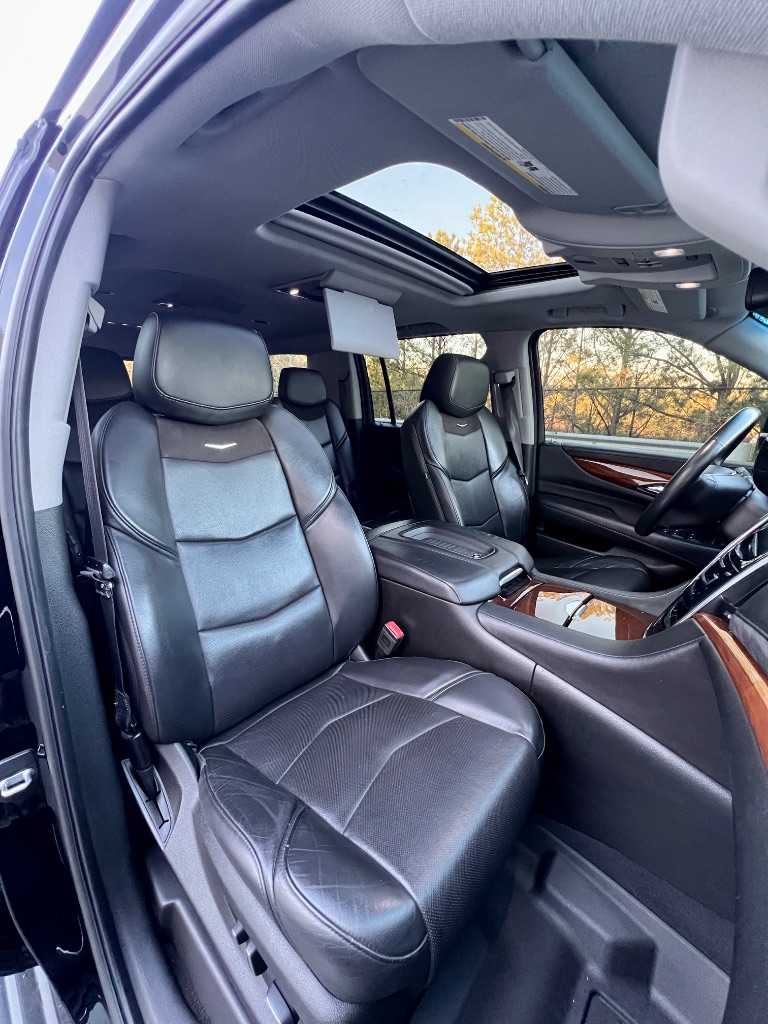 2018 Cadillac Escalade ESV Luxury photo