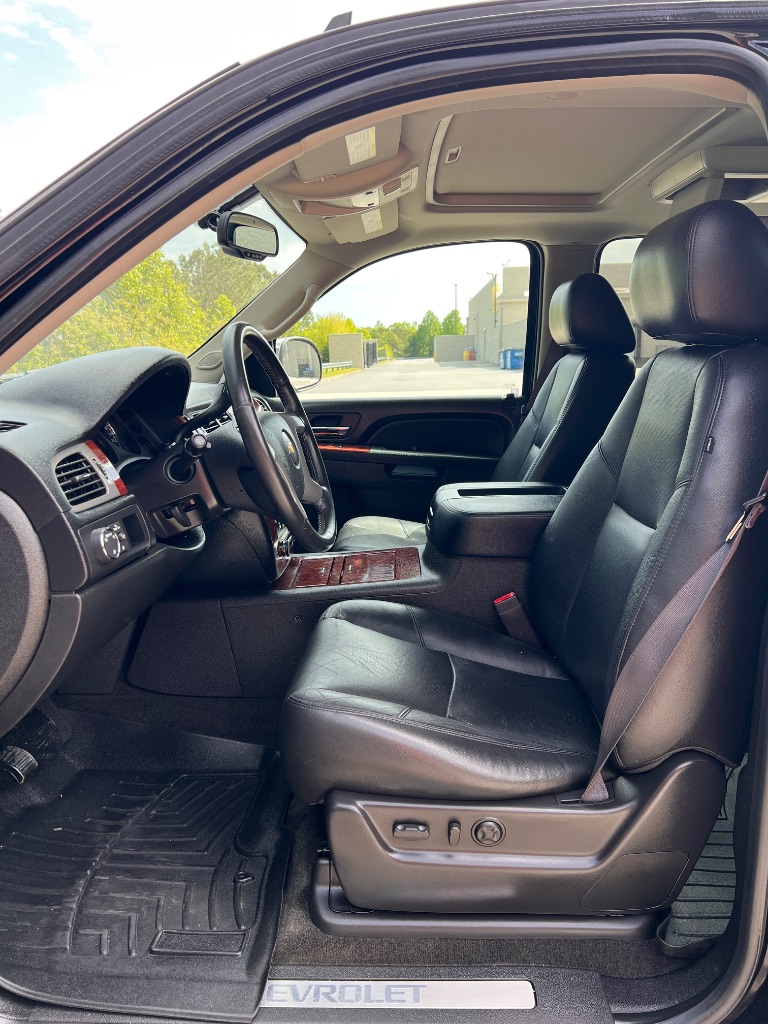 2013 Chevrolet Suburban LTZ 1500 photo
