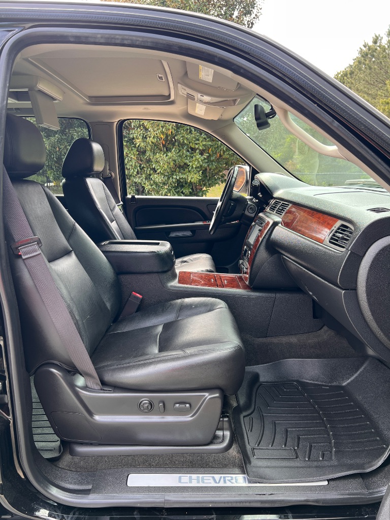 2013 Chevrolet Suburban LTZ 1500 photo