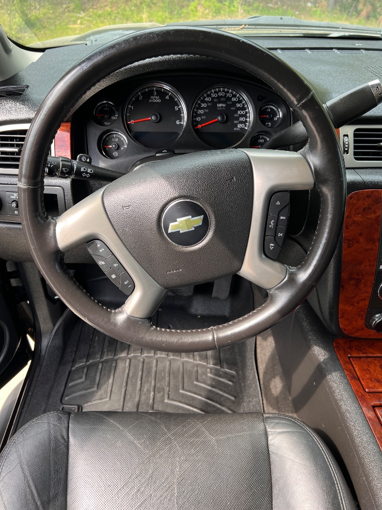 2013 Chevrolet Suburban LTZ 1500 photo