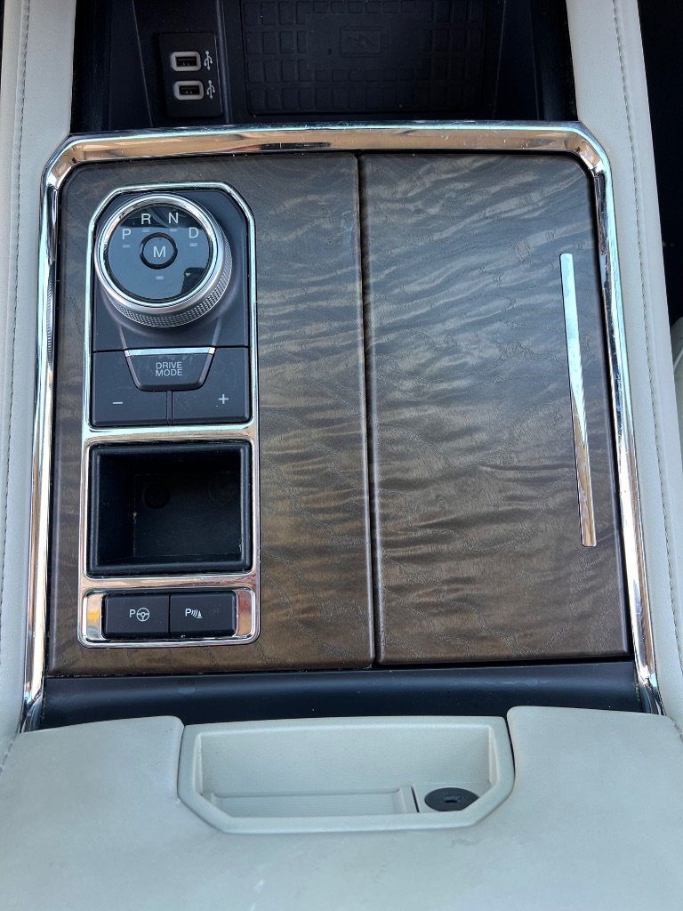 2018 Ford Expedition Platinum photo