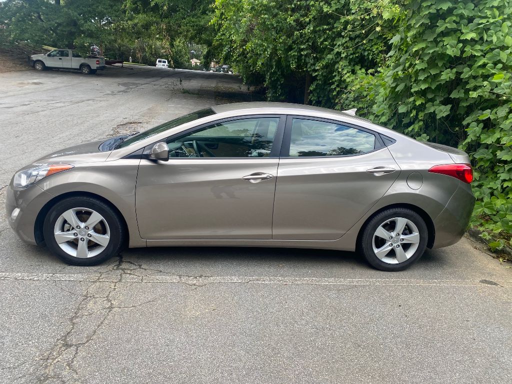 2013 Hyundai Elantra GLS photo