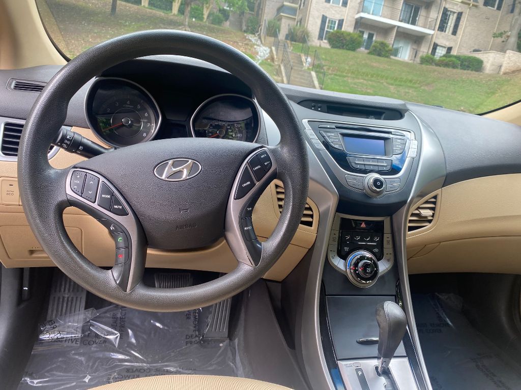 2013 Hyundai Elantra GLS photo