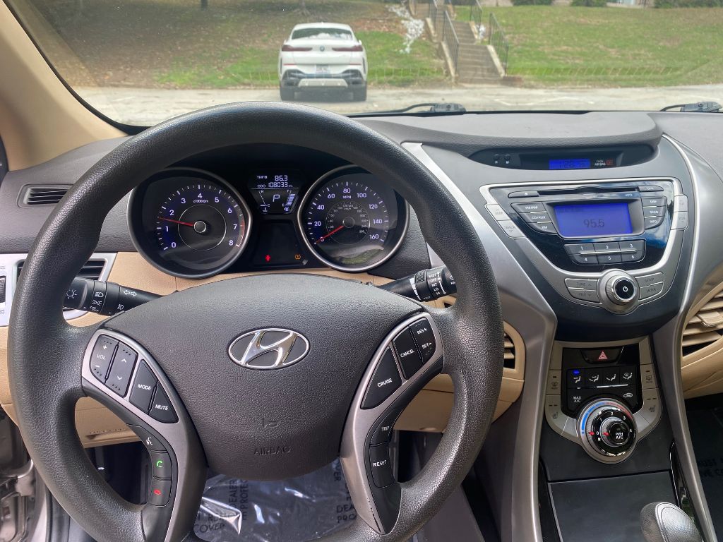 2013 Hyundai Elantra GLS photo