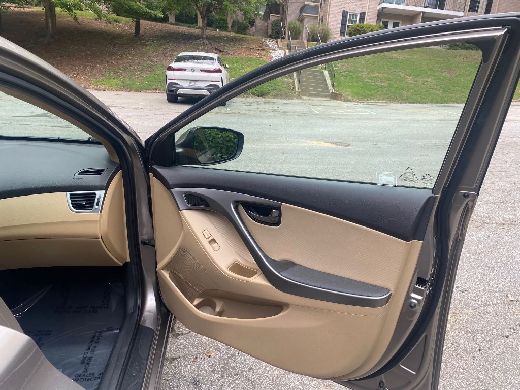 2013 Hyundai Elantra GLS photo