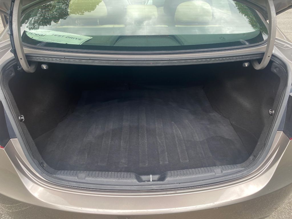 2013 Hyundai Elantra GLS photo