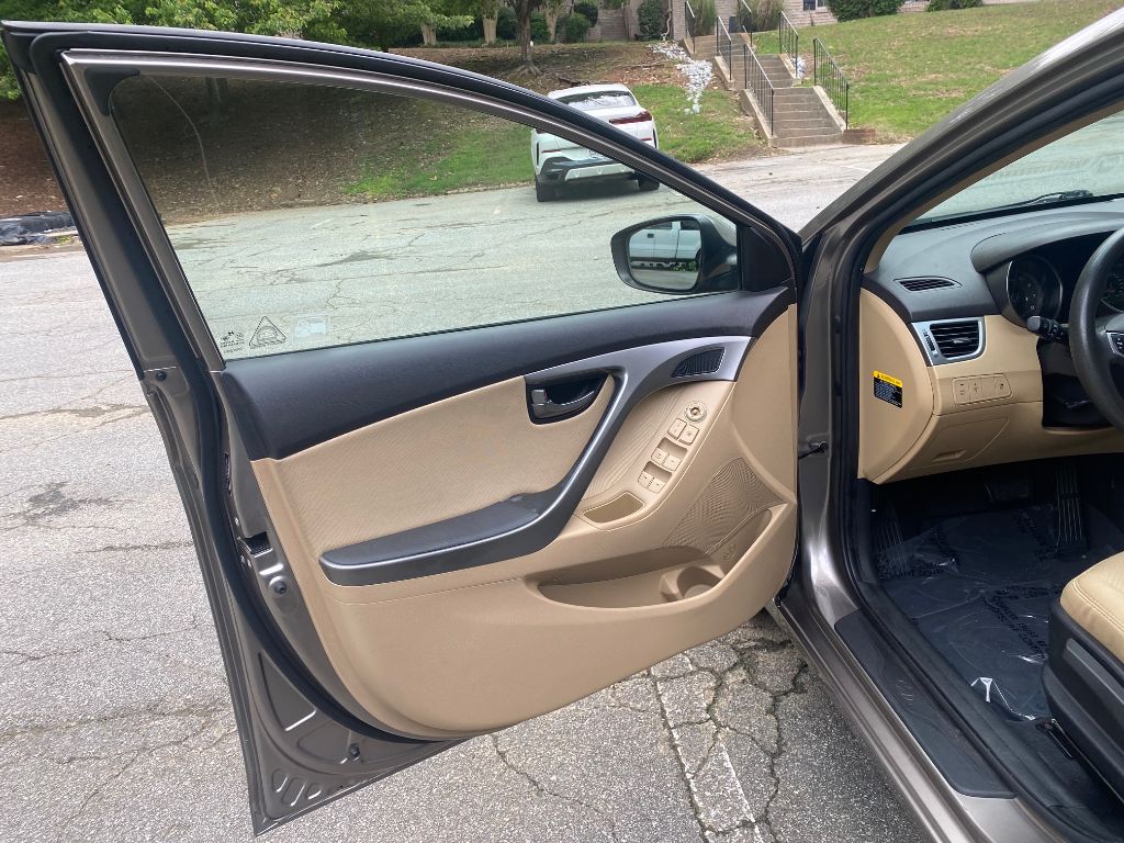 2013 Hyundai Elantra GLS photo