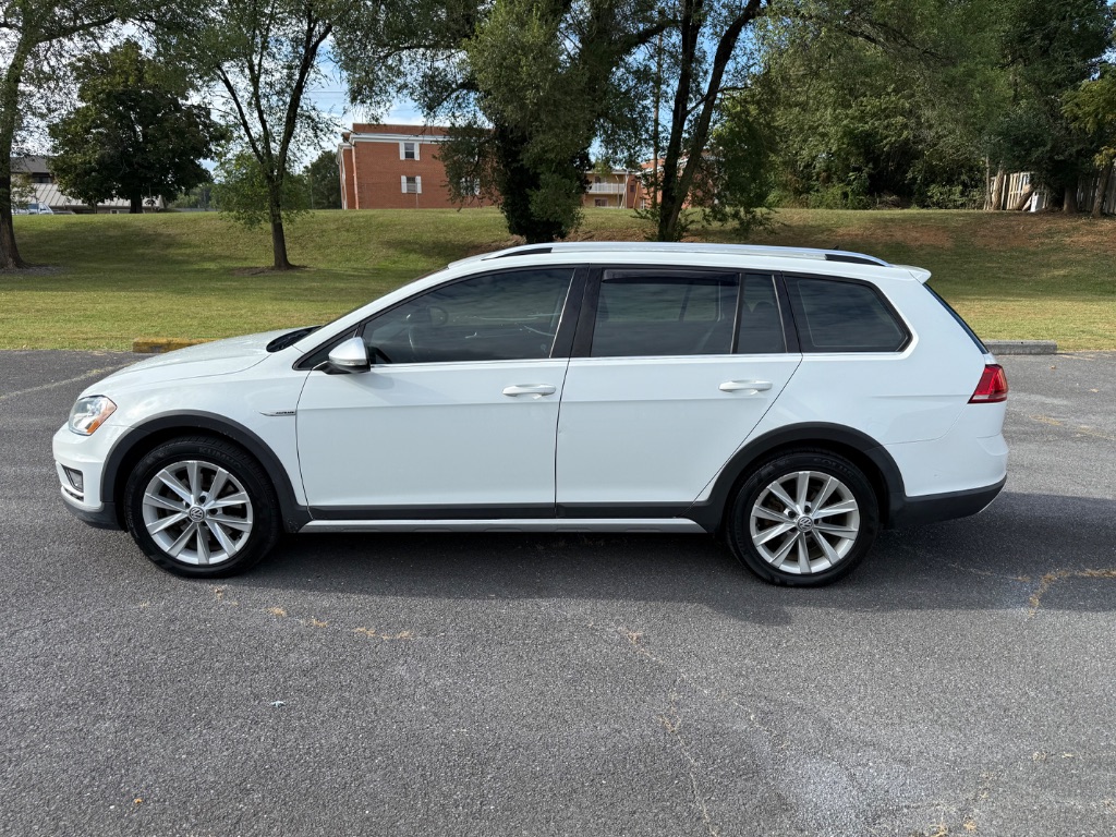 2017 Volkswagen Golf - $9,500