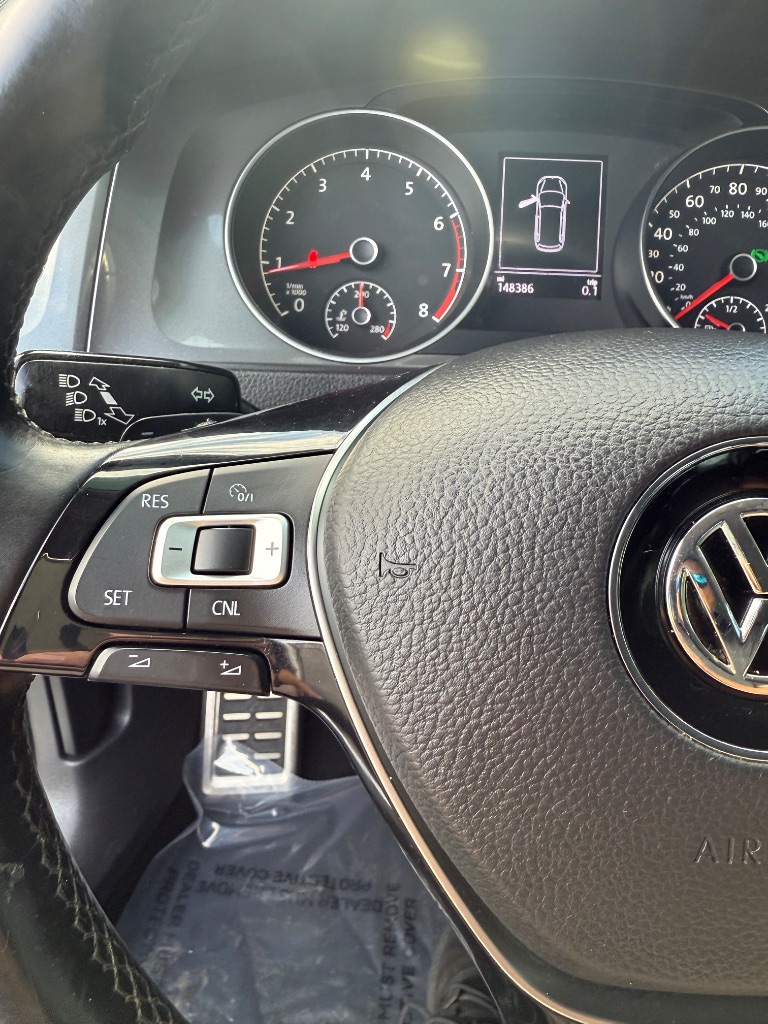 2017 Volkswagen Golf - $9,500