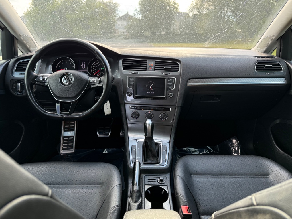 2017 Volkswagen Golf - $9,500