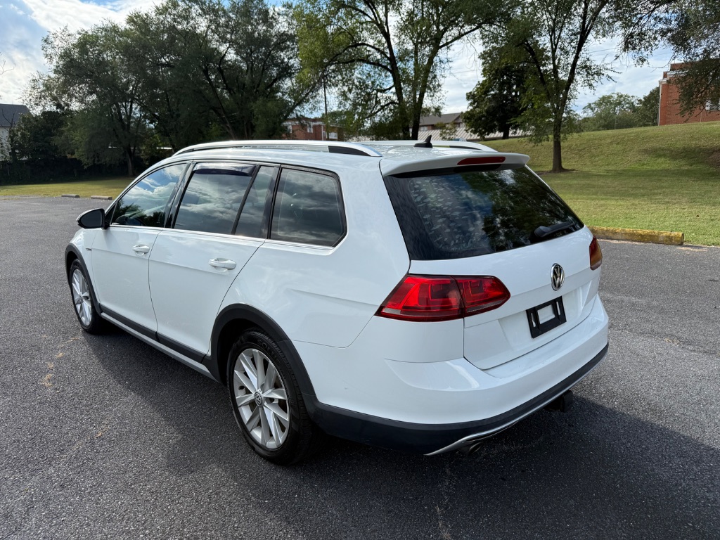 2017 Volkswagen Golf - $9,500
