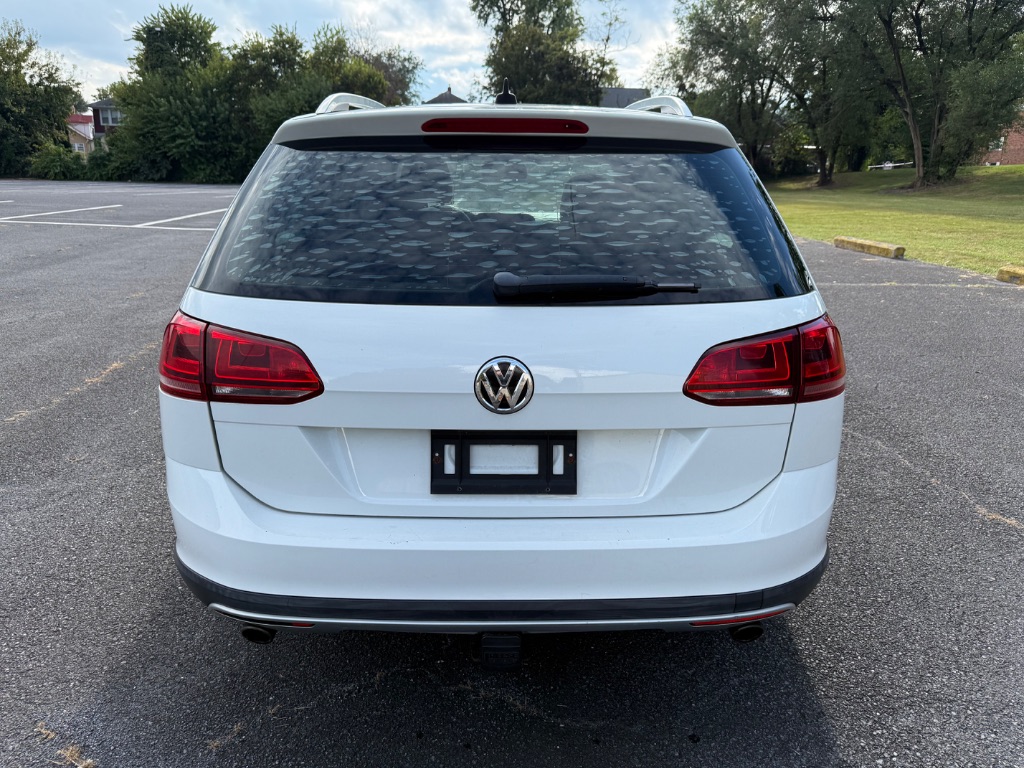 2017 Volkswagen Golf - $9,500