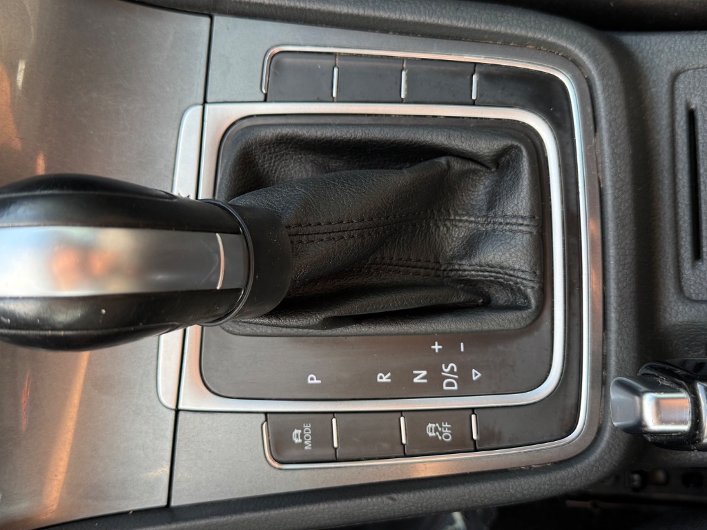 2017 Volkswagen Golf - $9,500