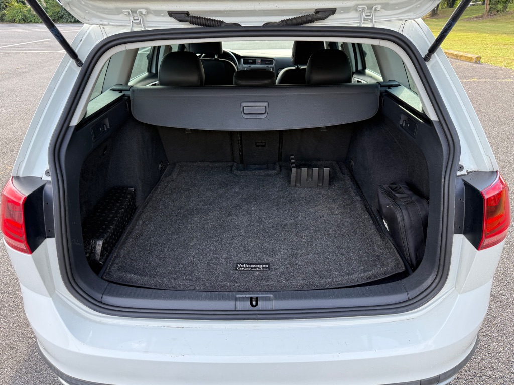 2017 Volkswagen Golf - $9,500
