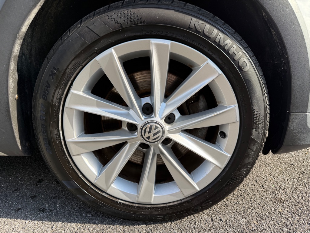 2017 Volkswagen Golf - $9,500
