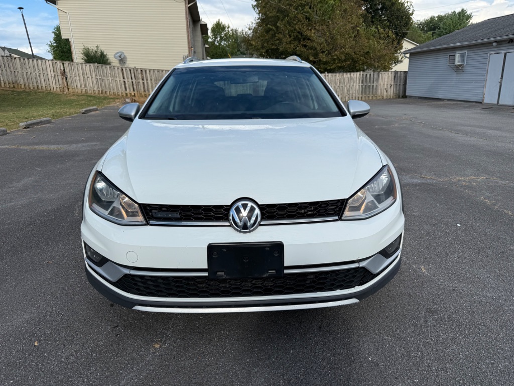 2017 Volkswagen Golf - $9,500