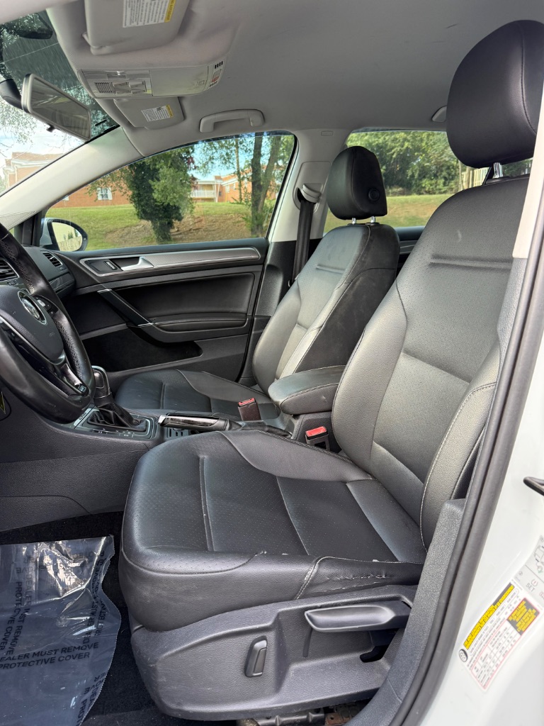 2017 Volkswagen Golf - $9,500