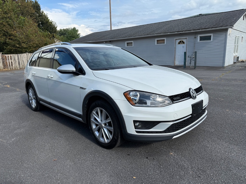 2017 Volkswagen Golf - $9,500