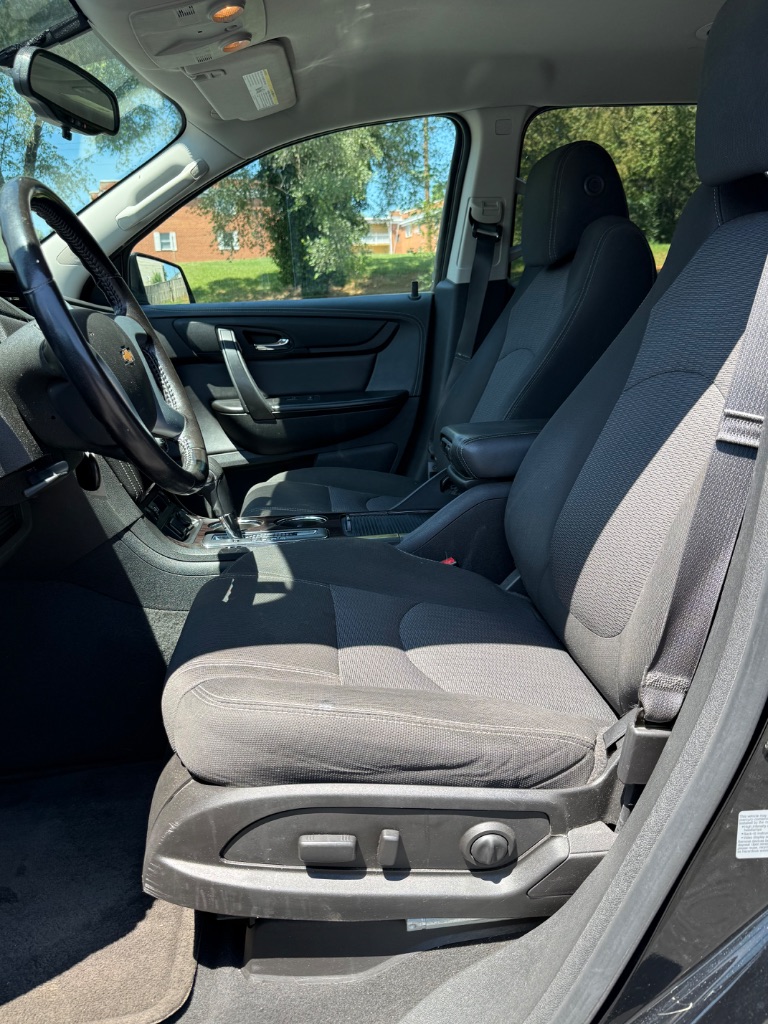 2017 Chevrolet Traverse - $10,500