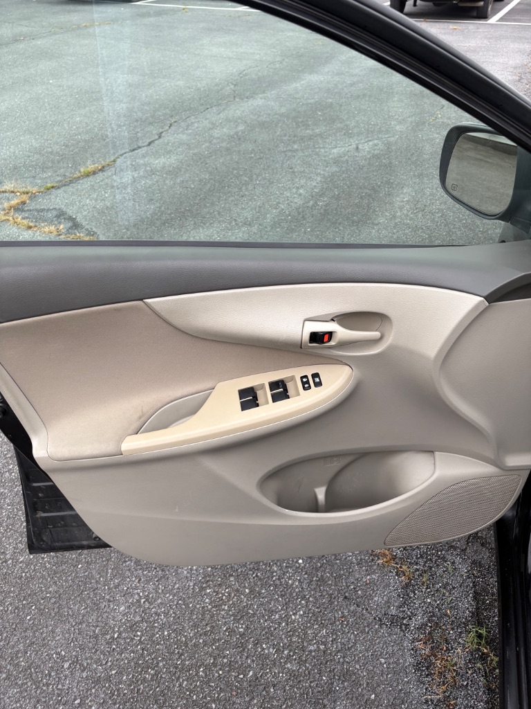 2009 Toyota Corolla - $8,000
