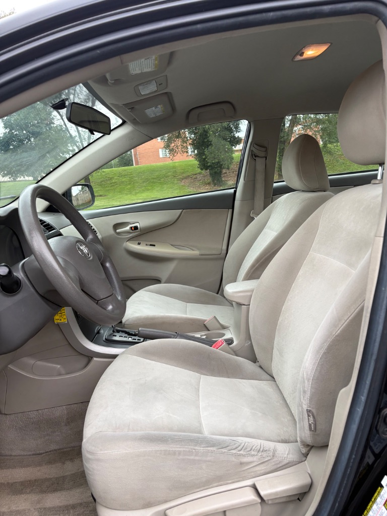 2009 Toyota Corolla - $8,000