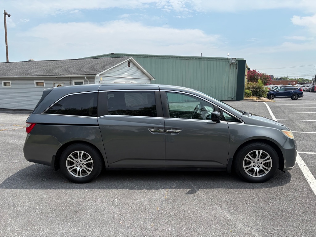 2013 Honda Odyssey - $9,900