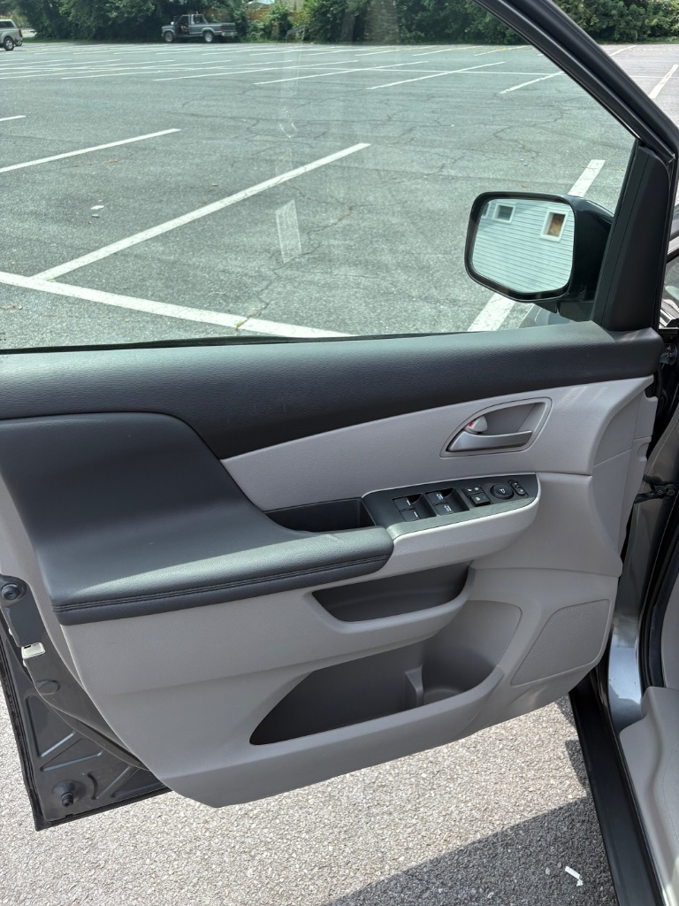 2013 Honda Odyssey - $9,900