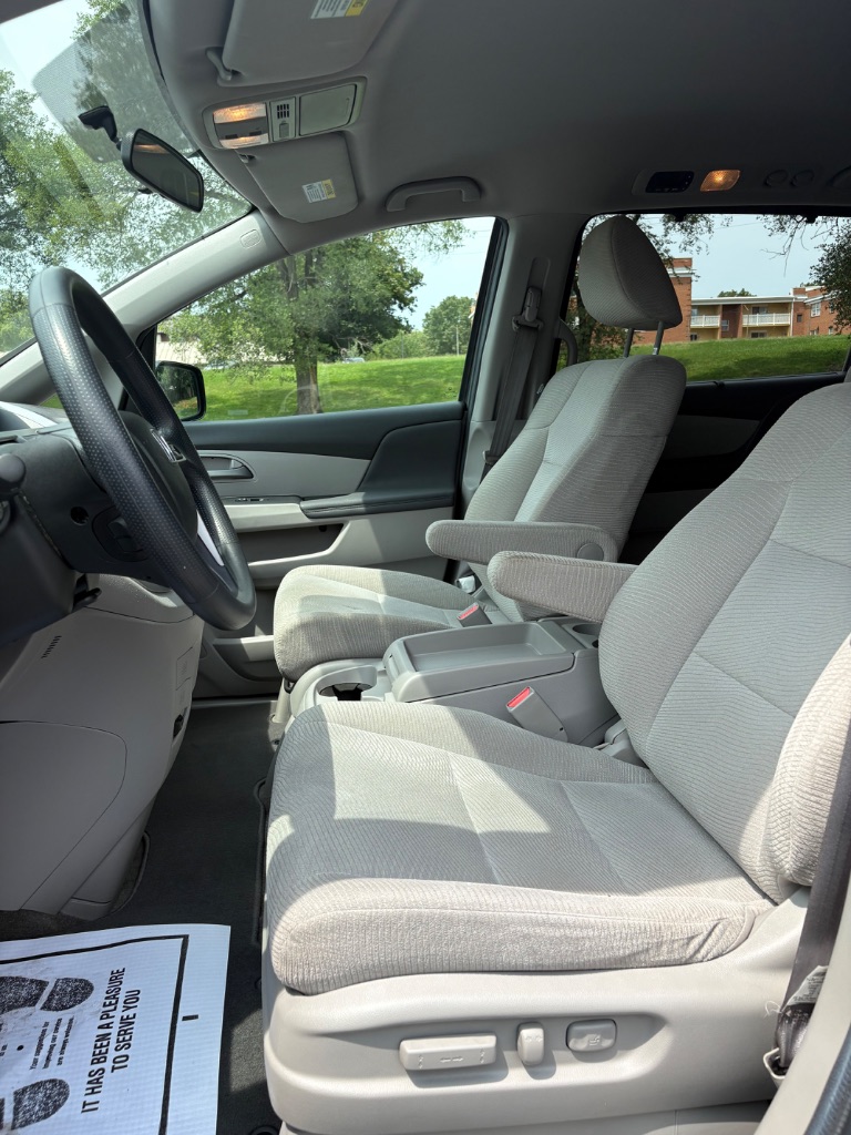 2013 Honda Odyssey - $9,900