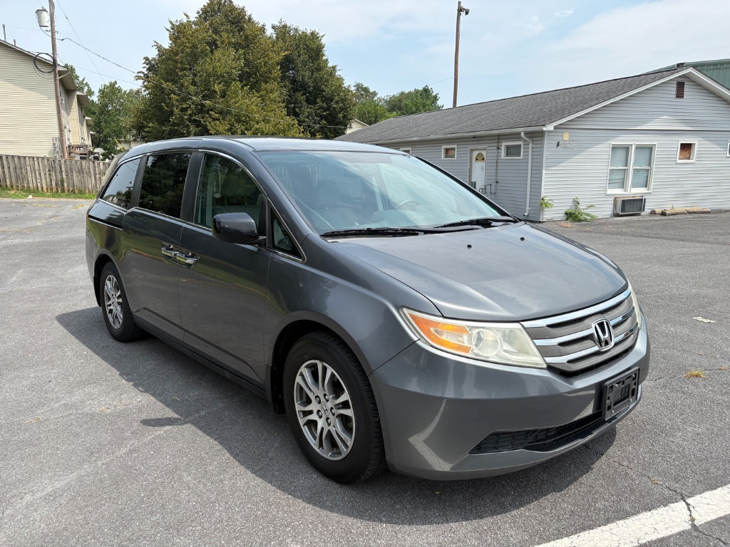 2013 Honda Odyssey - $9,900