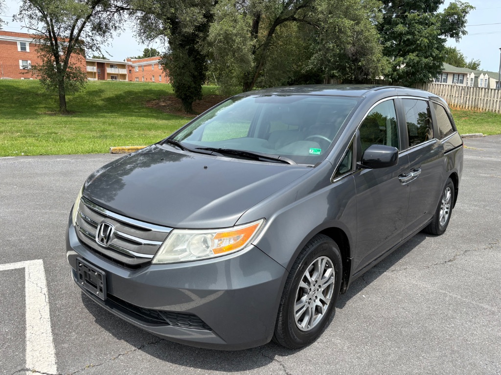 2013 Honda Odyssey - $9,900