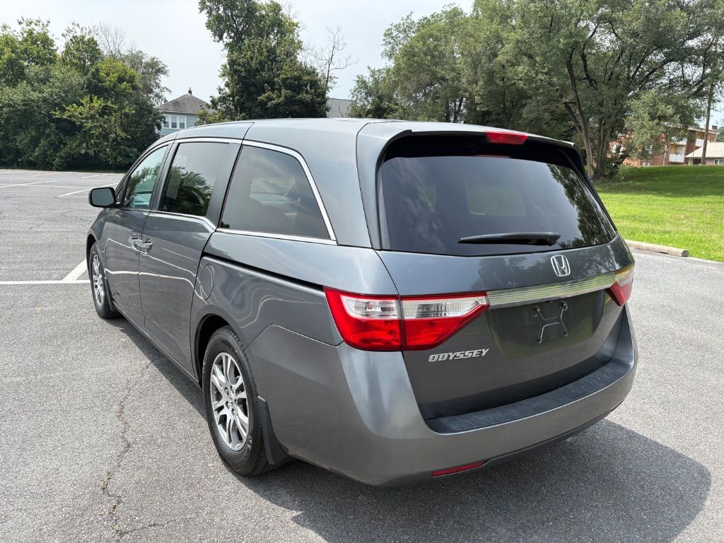 2013 Honda Odyssey - $9,900