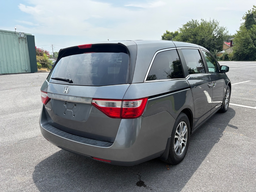 2013 Honda Odyssey - $9,900