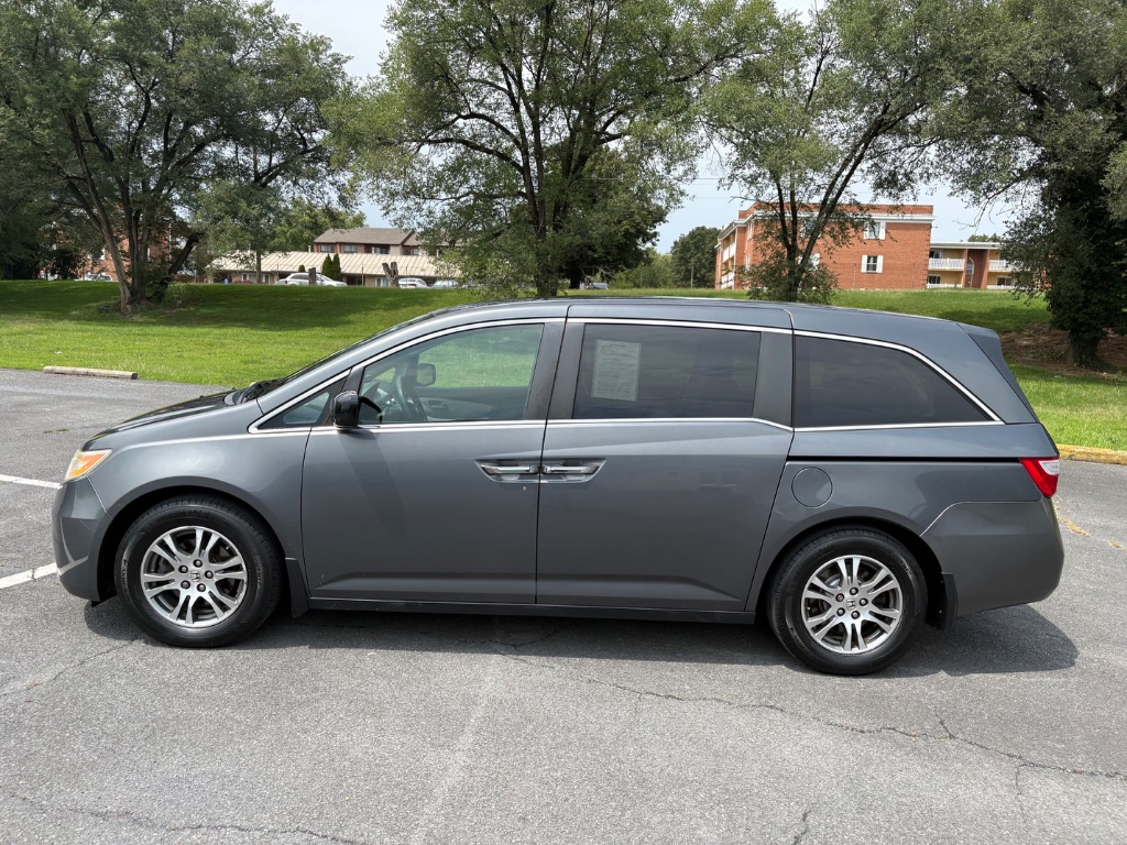 2013 Honda Odyssey - $9,900