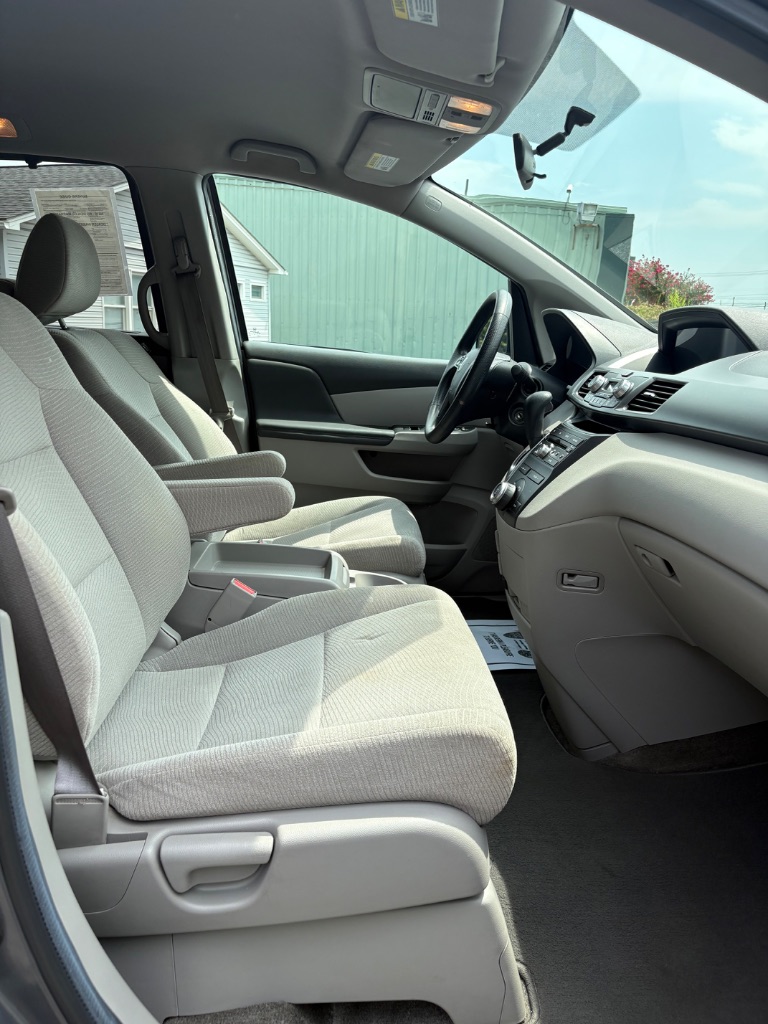 2013 Honda Odyssey - $9,900