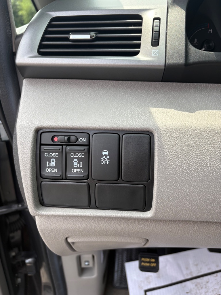2013 Honda Odyssey - $9,900