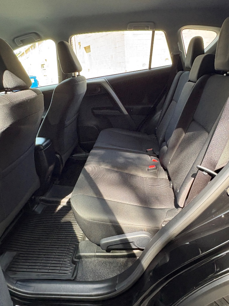 2018 Toyota RAV4 - $15,500