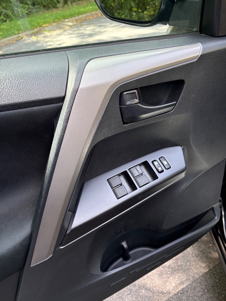 2018 Toyota RAV4 - $15,500
