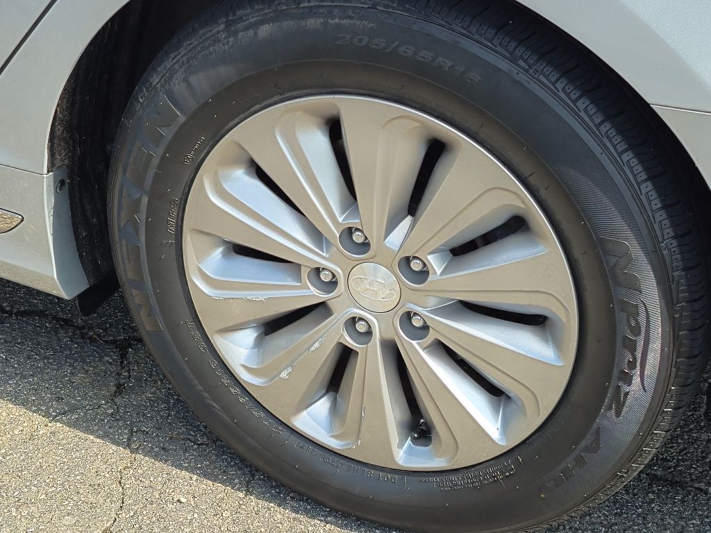 2017 Hyundai Sonata - $10,895